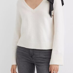 LOFT Women's Cream V-Neck Pullover Sweater